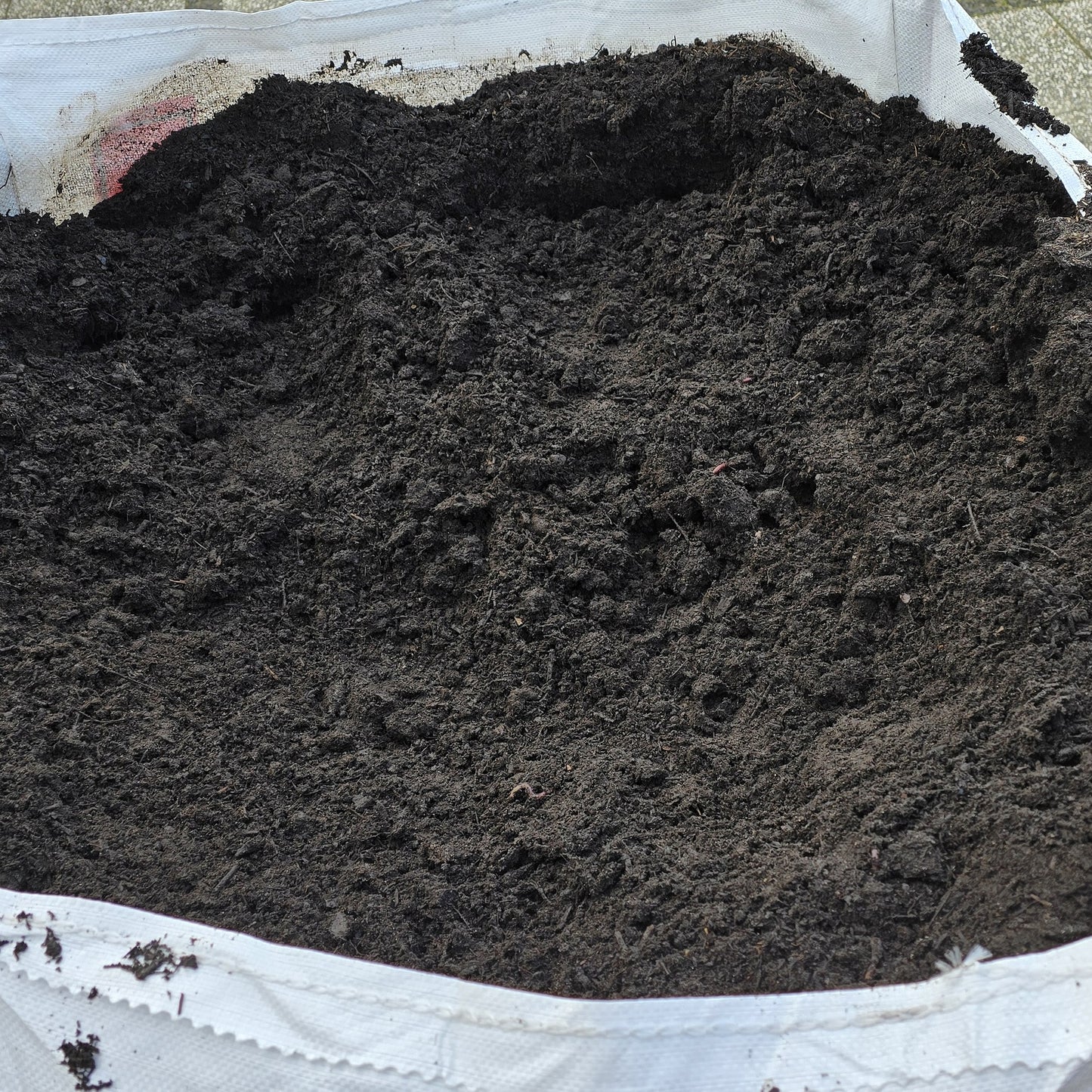 Compost van natuly in big bag of losgestort