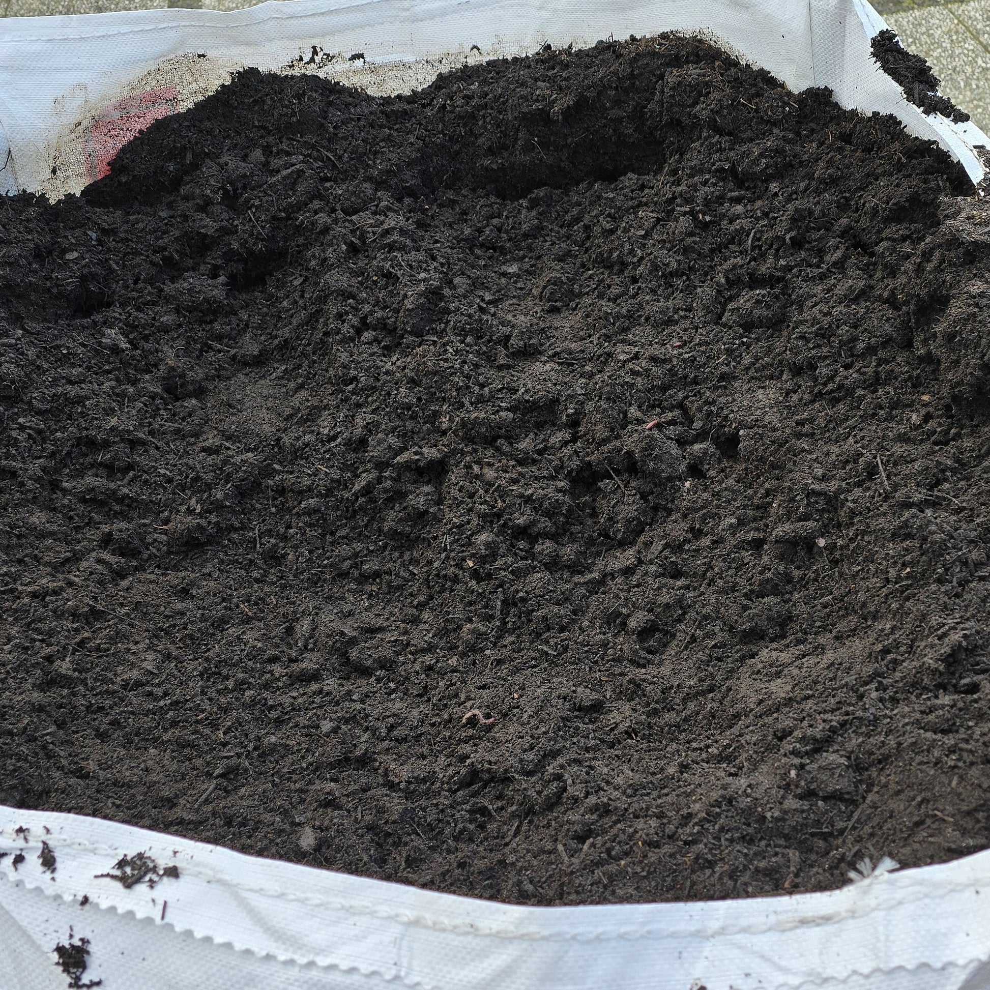 Compost van natuly in big bag of losgestort
