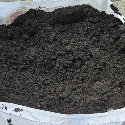 Compost van natuly in big bag of losgestort